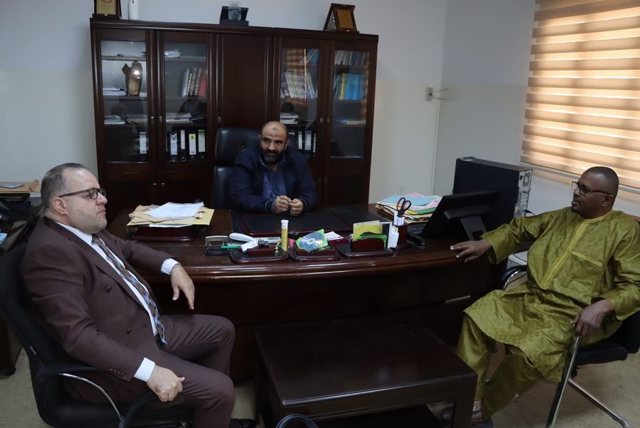 المركز بالتنسيق مع إدارة معهد الشموخ ينظم حوارية التعليم السياحي والمعلومات السياحية